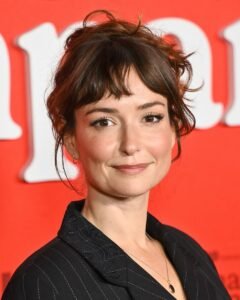 Milana Vayntrub Measurements: Height, Weight, Body Stats 2025