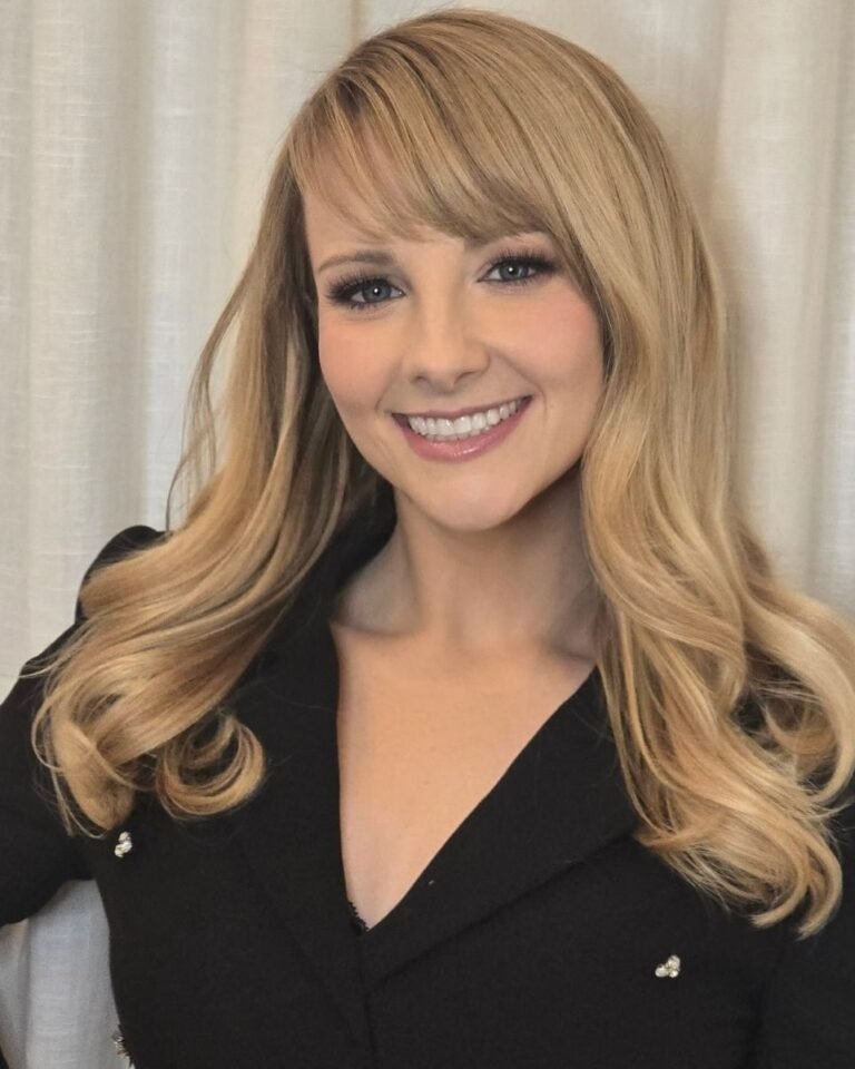 Melissa Rauch Measurements Height Weight Body Stats 2025 melissa-rauch-measurements-height-weight-body-stats-2025