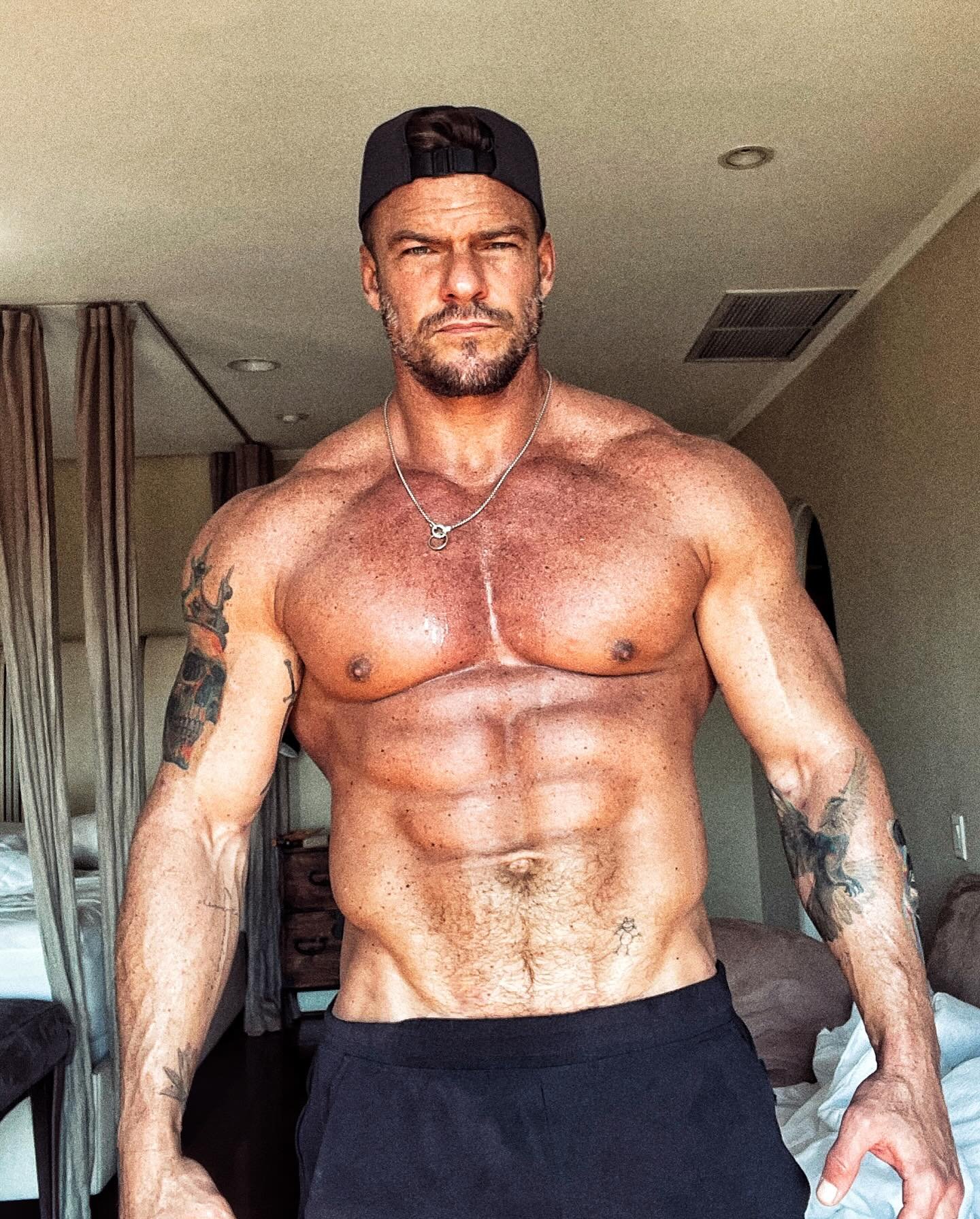 Alan Ritchson height and weight