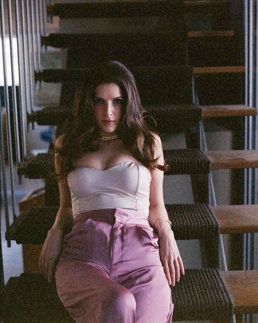 anna kendrick height in feet