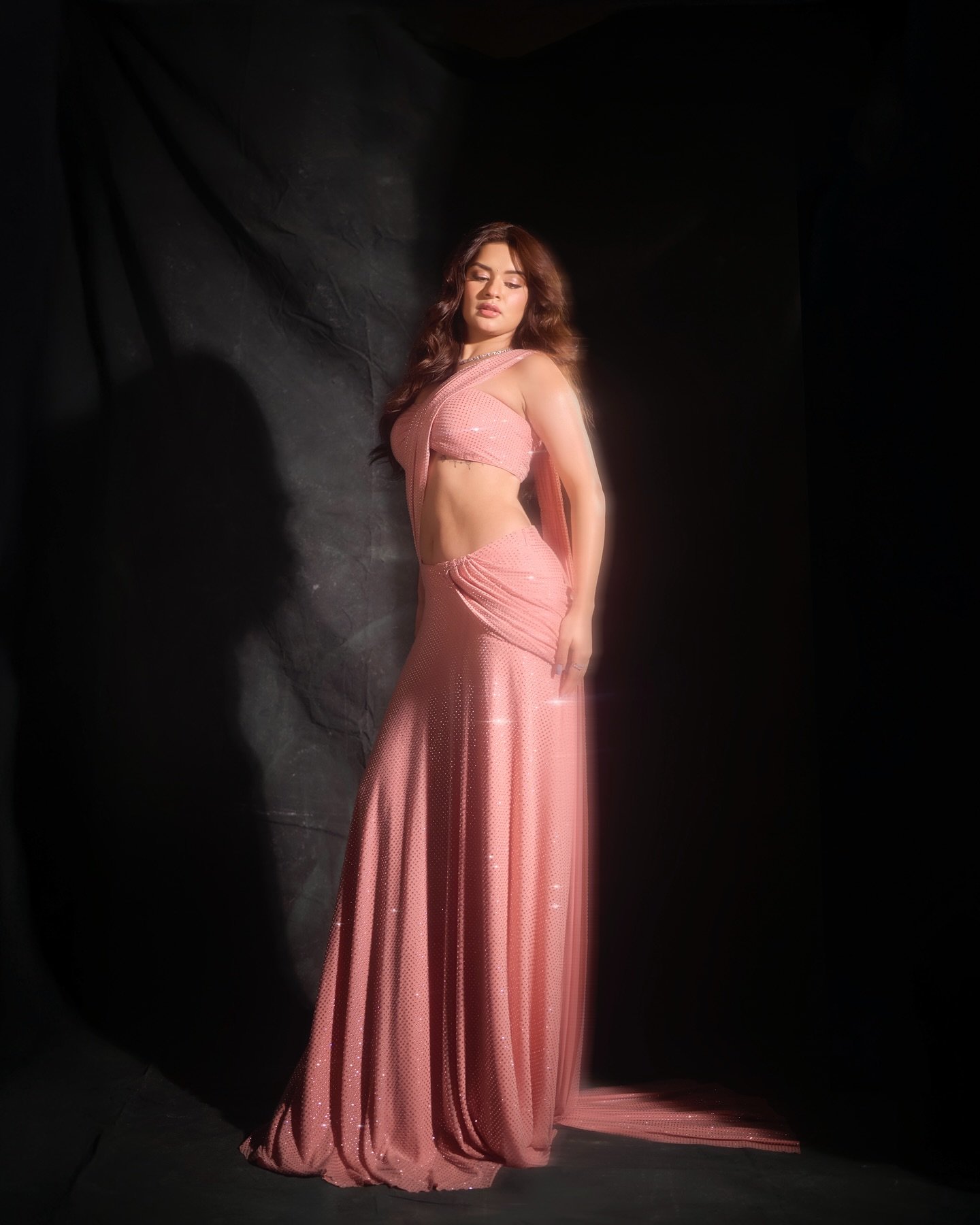 avneet kaur height in feet