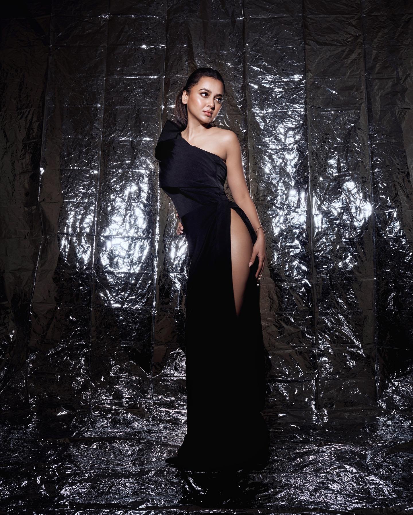 tejasswi prakash height in feet