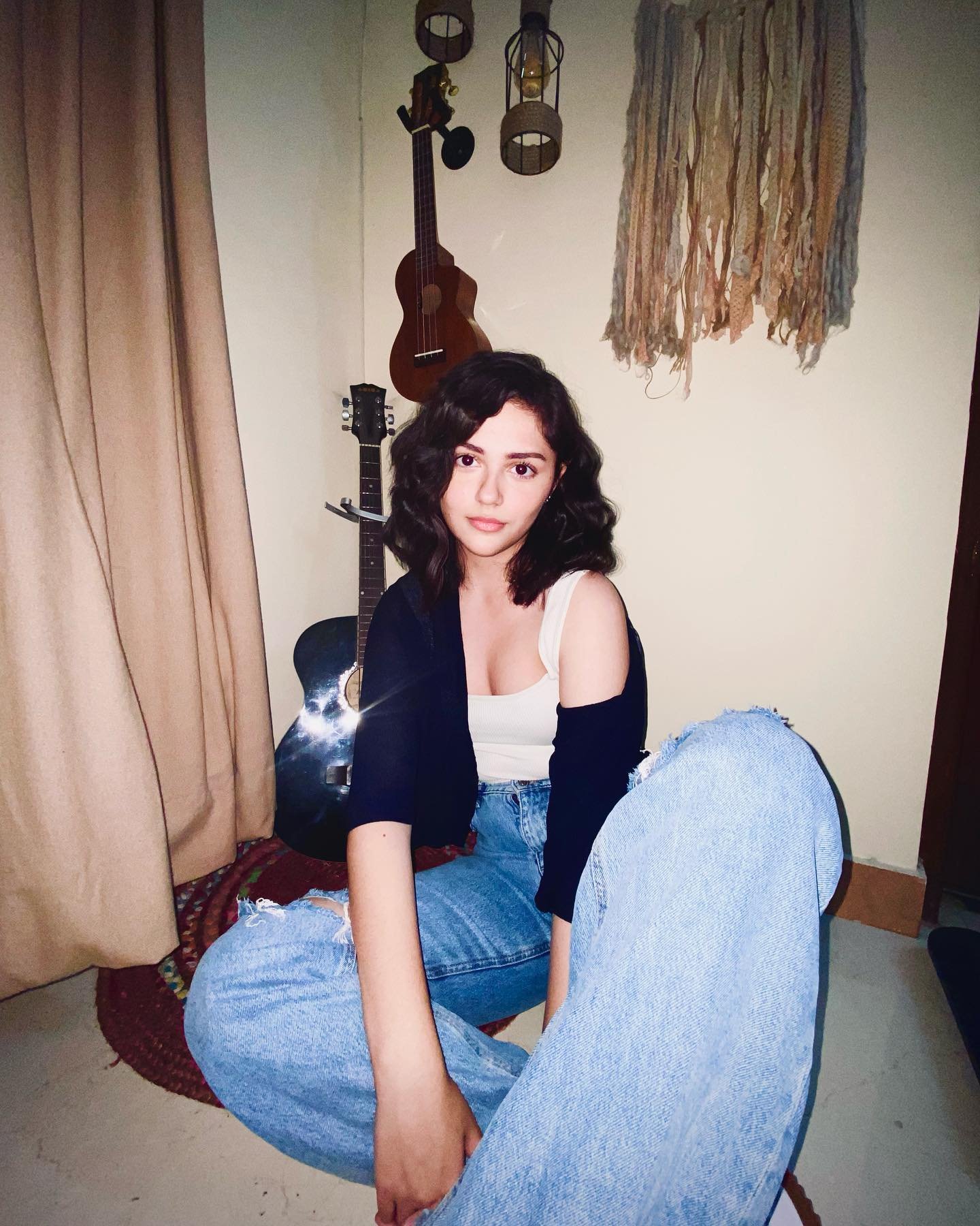 aneet padda height in feet