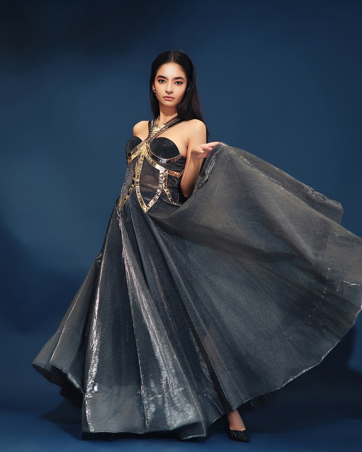 anushka sen height in feet