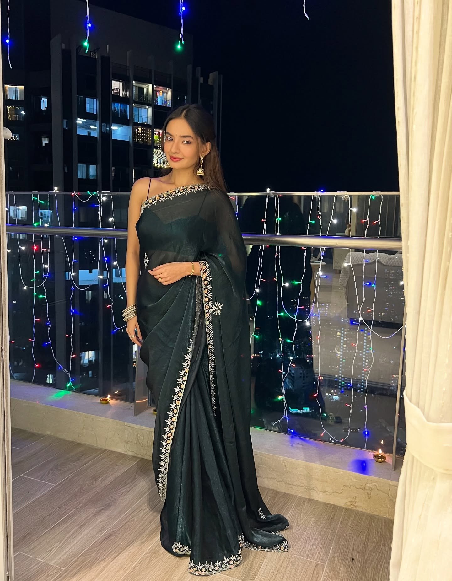 anushka sen height in feet