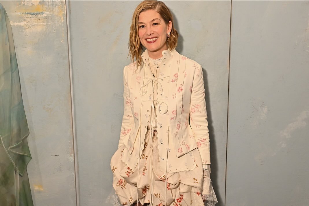 rosamund pike measurements