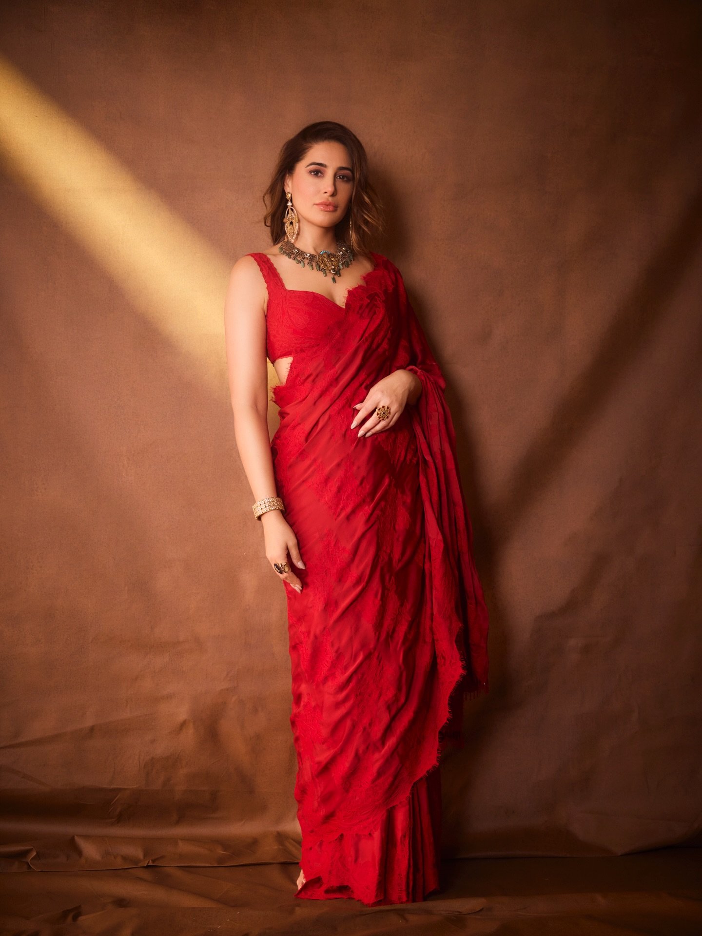 nargis fakhri height in feet