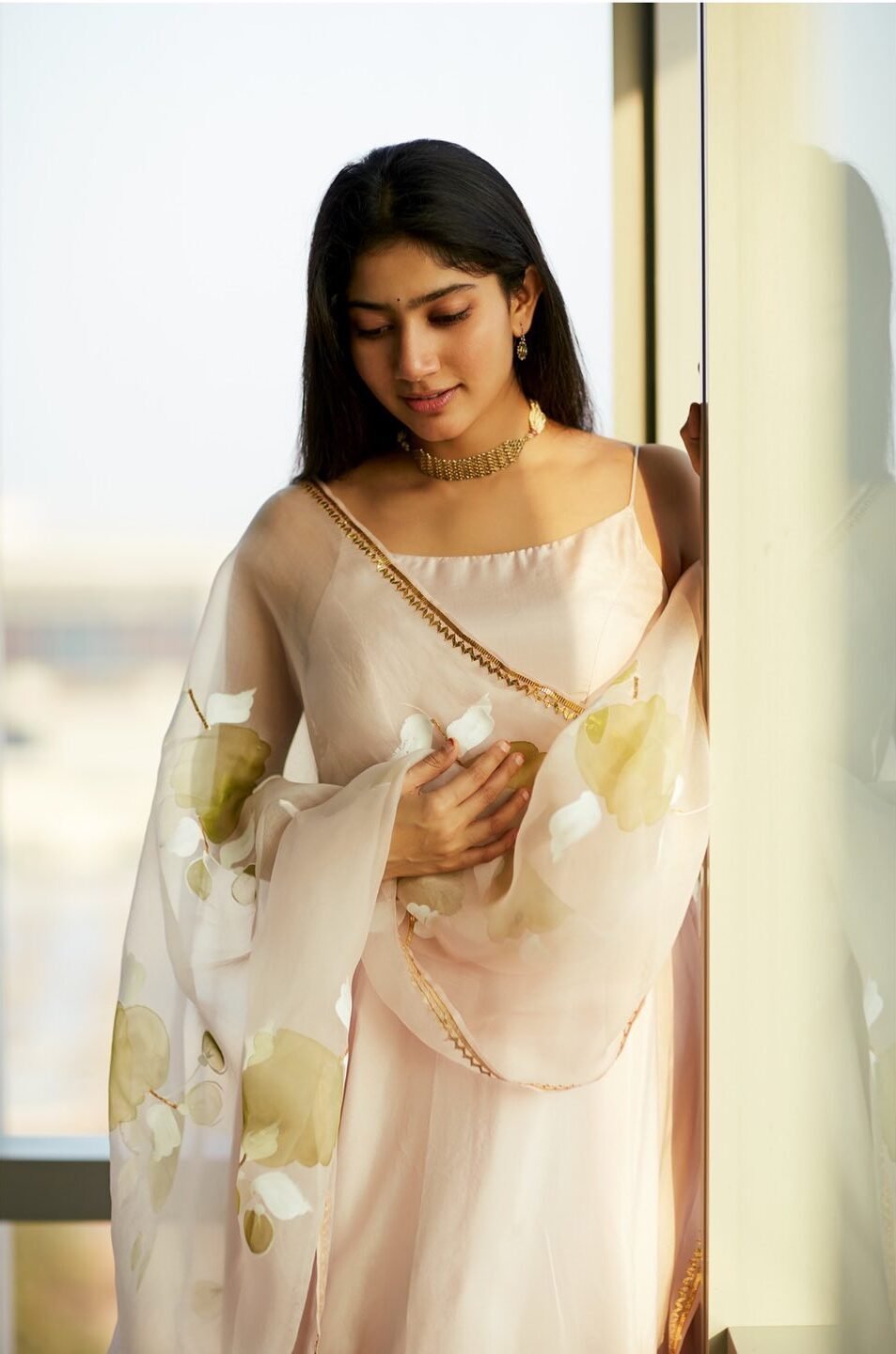 sai pallavi height in feet