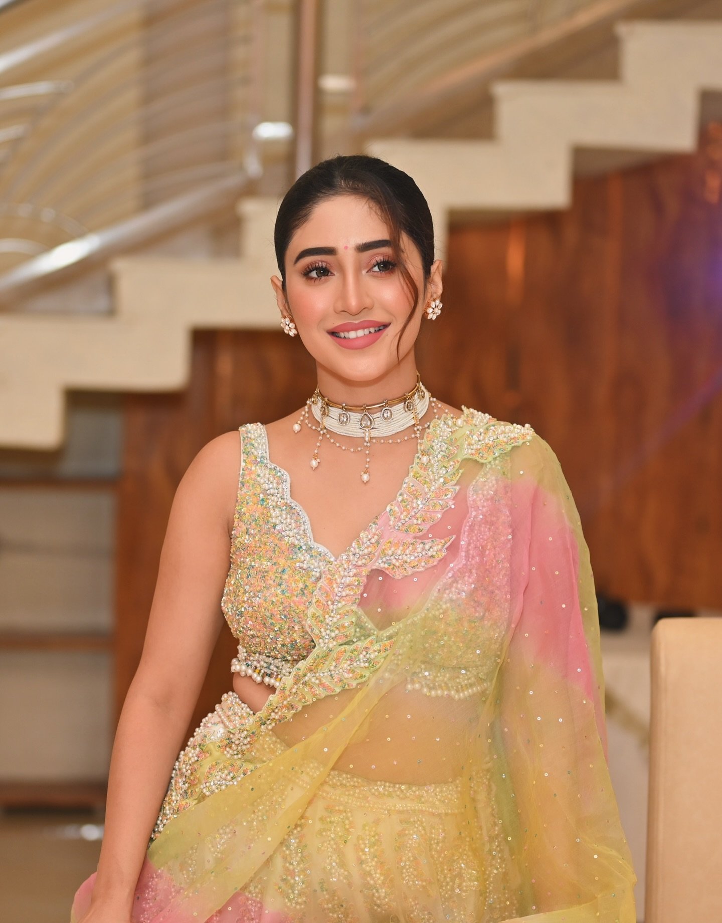 shivangi joshi height in feet