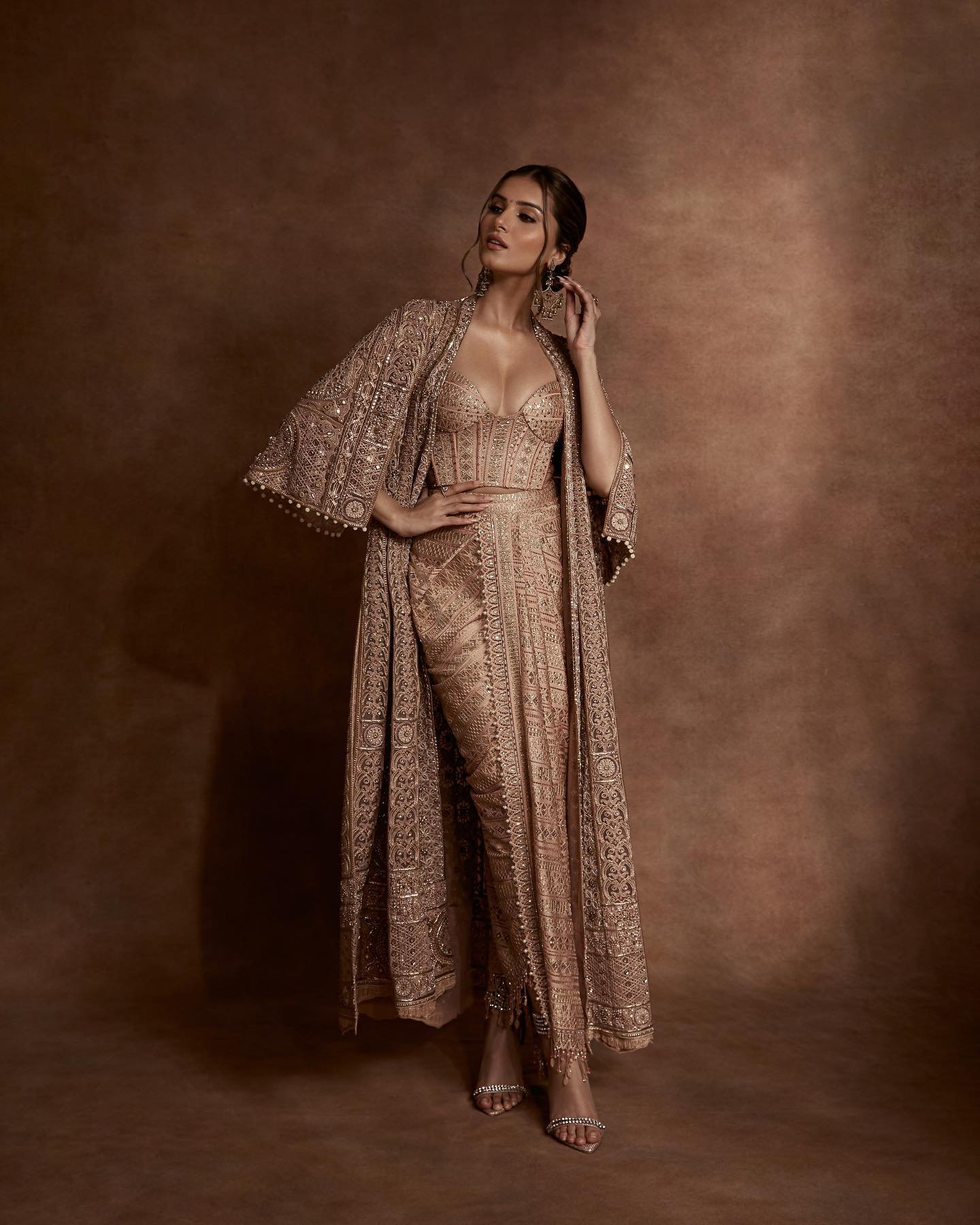 tara sutaria height in feet