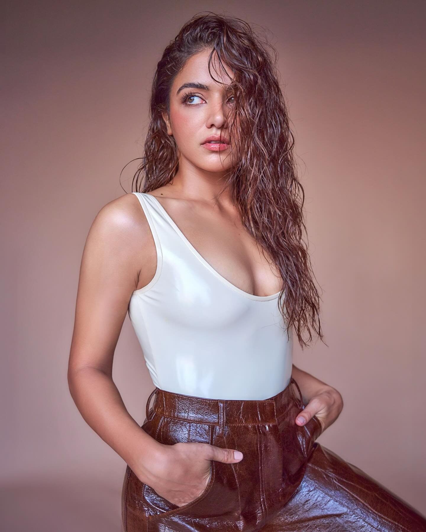 wamiqa gabbi height in feet