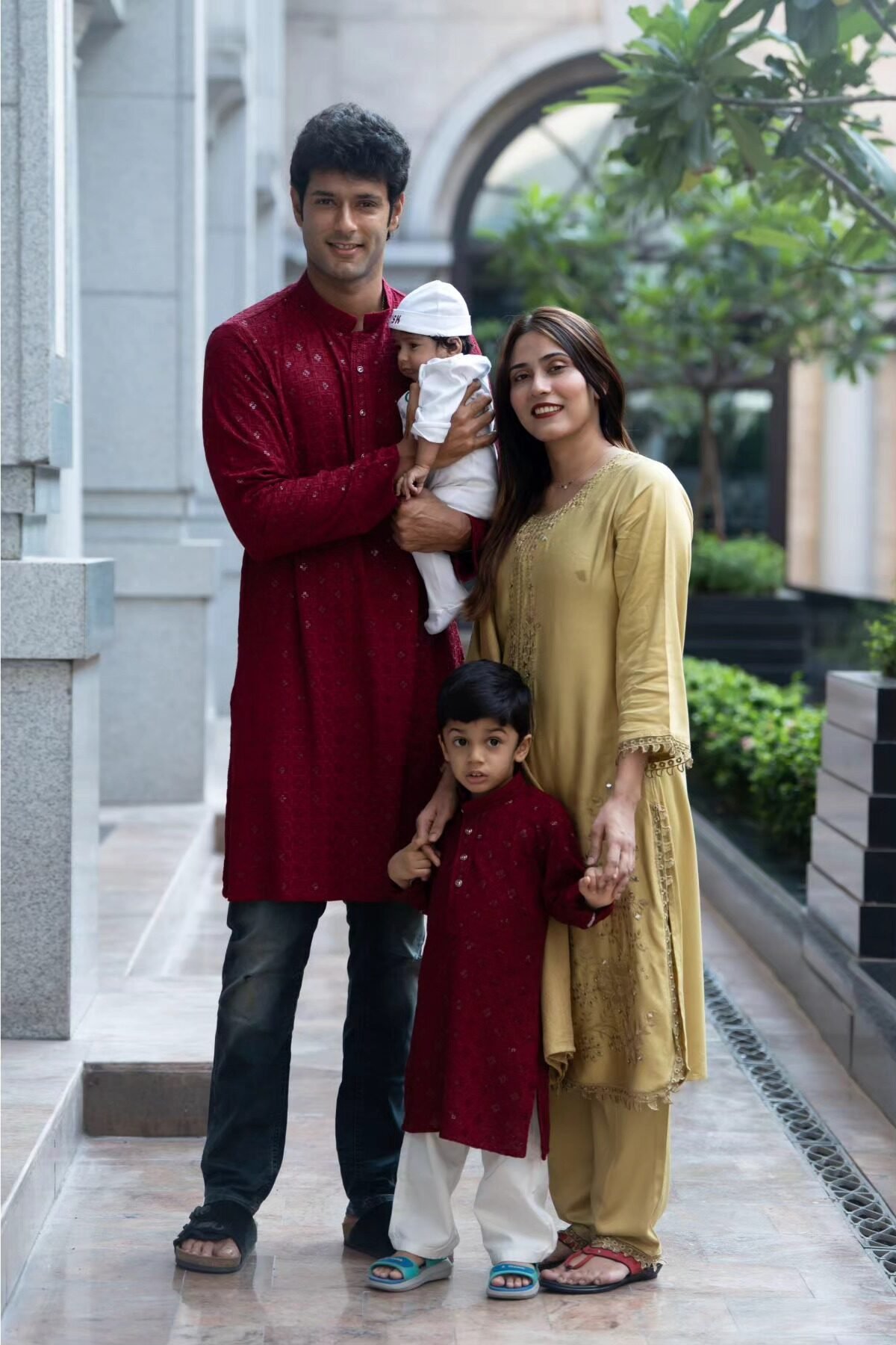 shivam dube height in feet