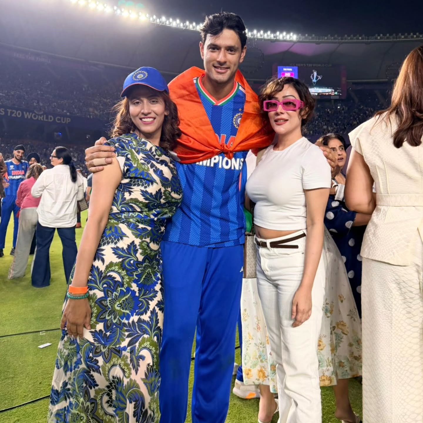 shivam dube height in feet