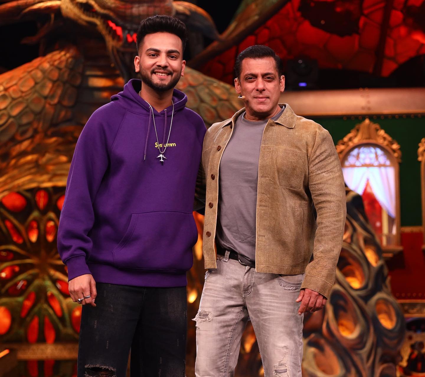 elvish yadav height in feet