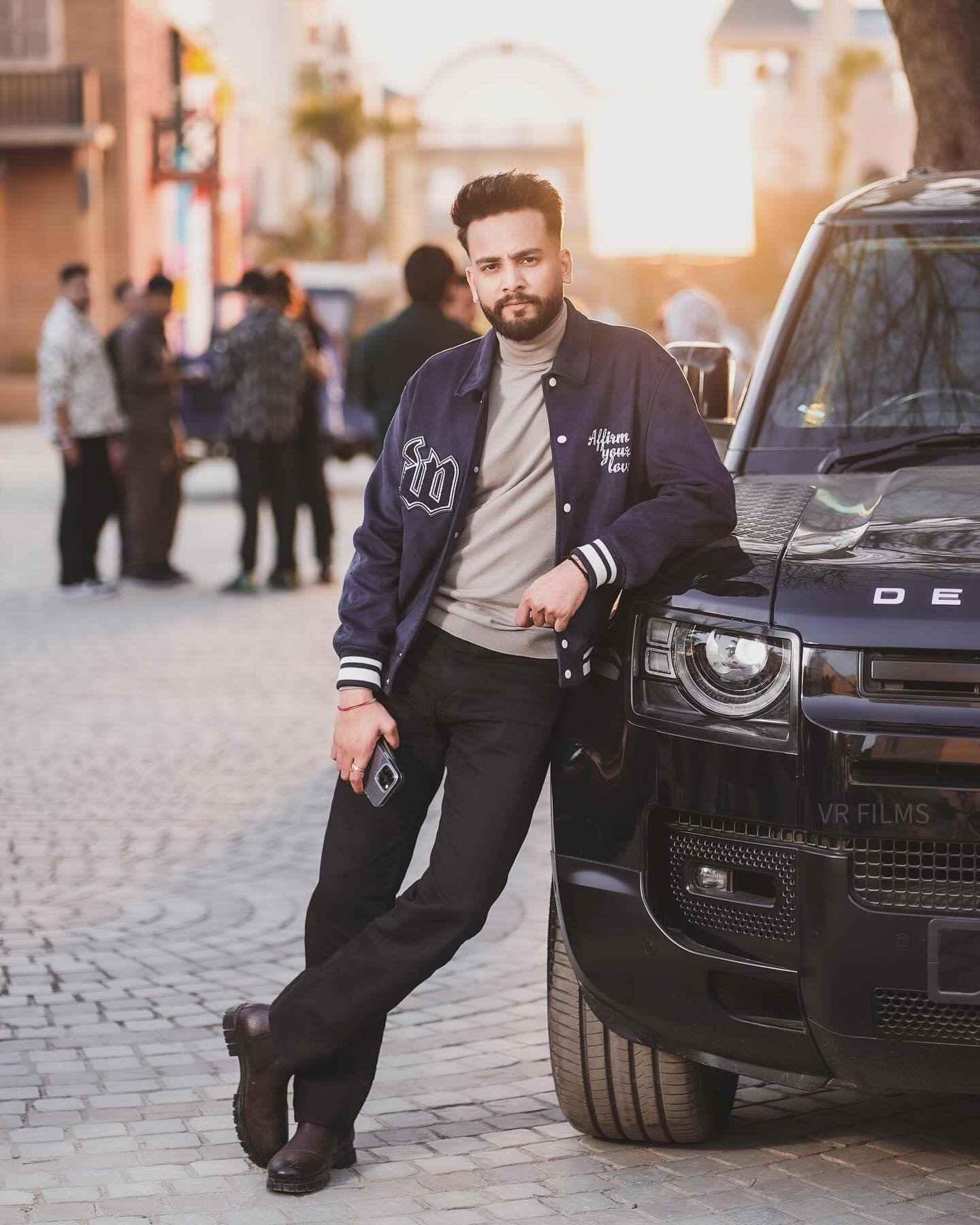 elvish yadav height in feet