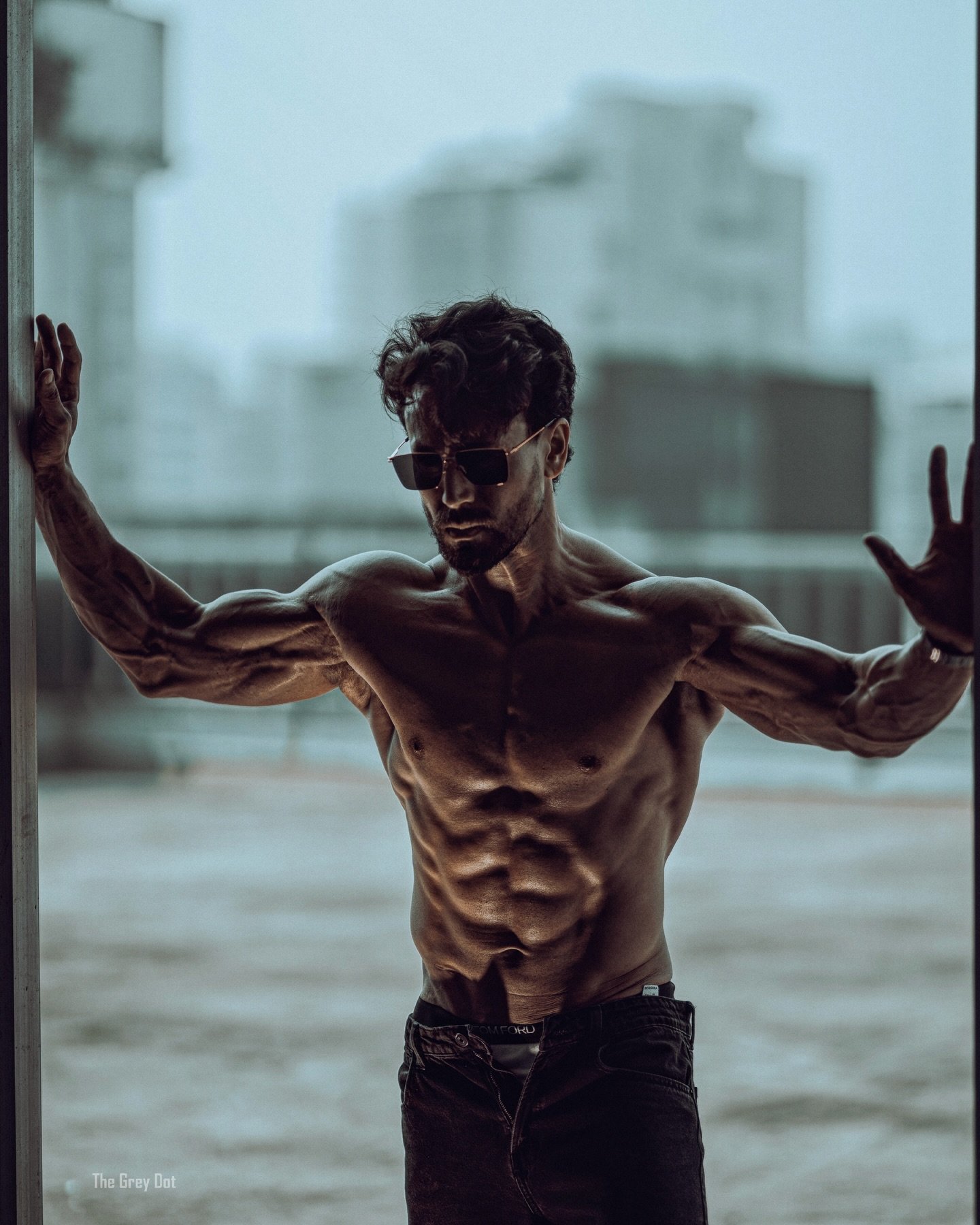 tiger shroff height in feet