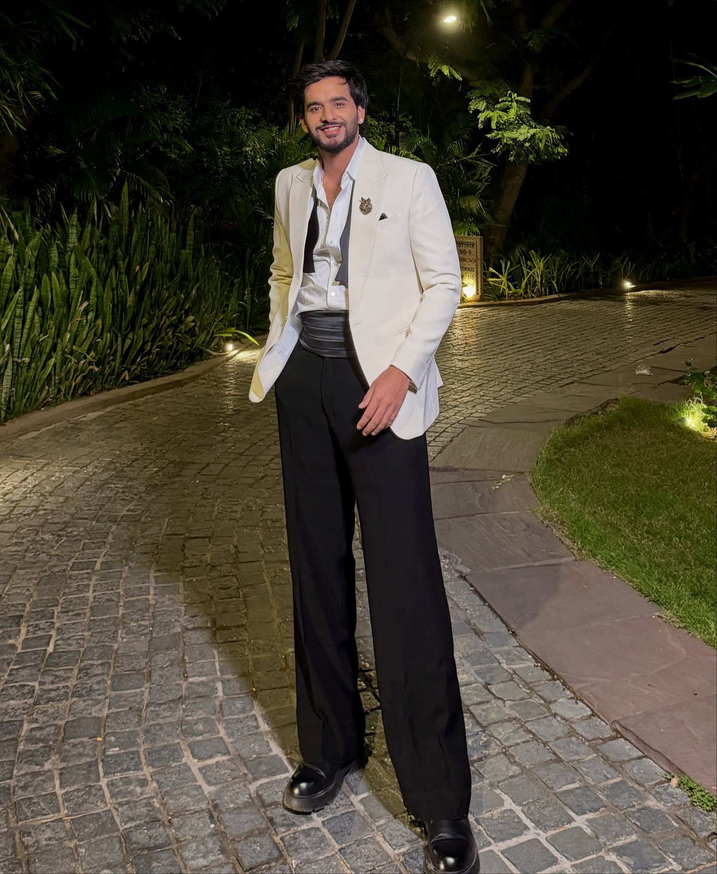 Fukra Insaan height in feet
