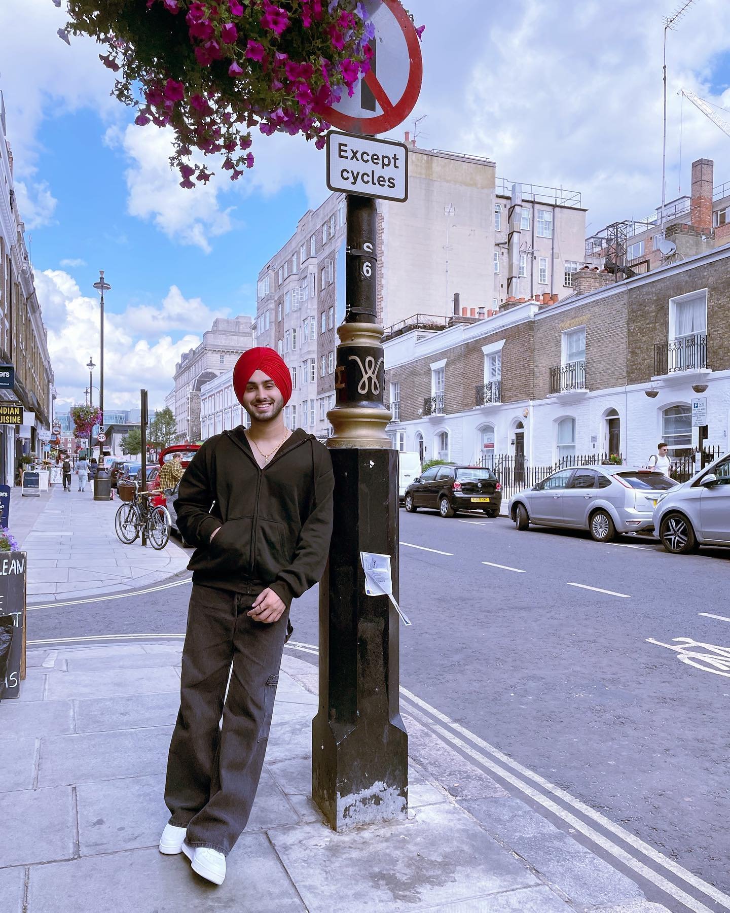 Rohanpreet Singh height in feet