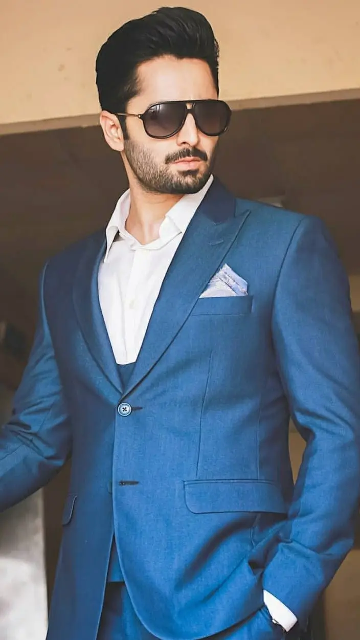Danish Taimoor Height In Feet