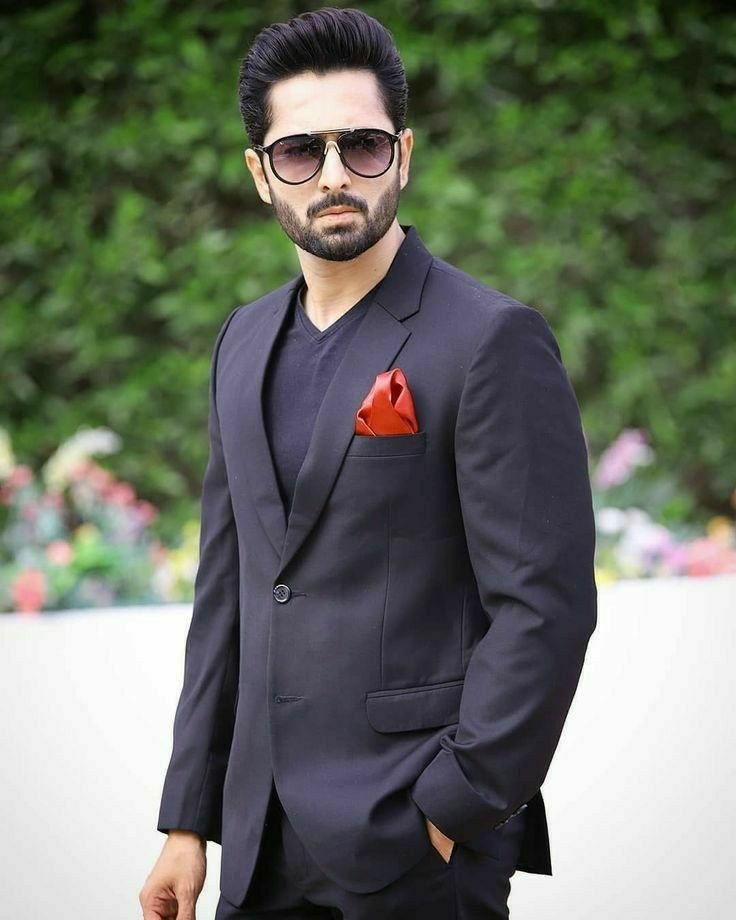 Danish Taimoor Height In Feet