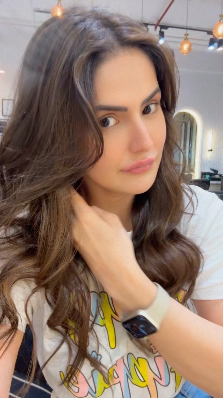 Zareen Khan Height